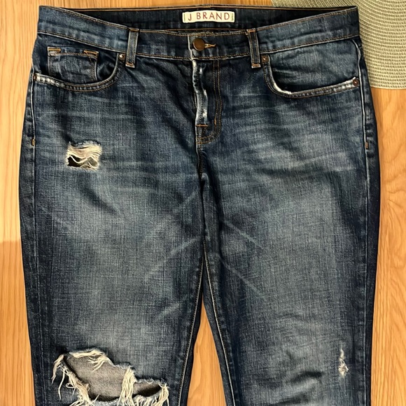 J Brand
Blue/ Distressed Aidan Ringer Boyfriend Cut Jeans, size 28 - Picture 2 of 8